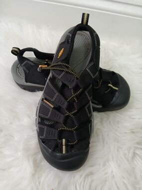 Keen Black Closed-newport Sandals